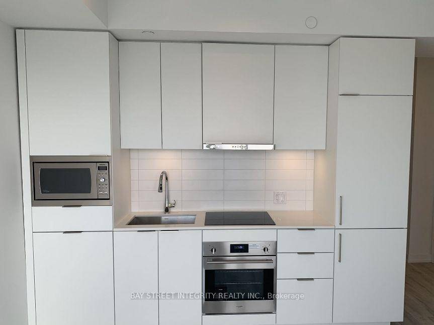 Fully Furnished ! ! Great location near Finch station.