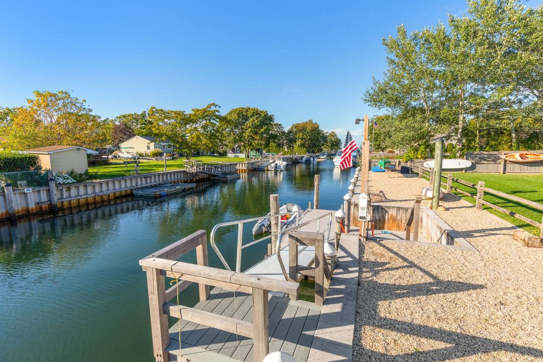 Beautiful Canal front home