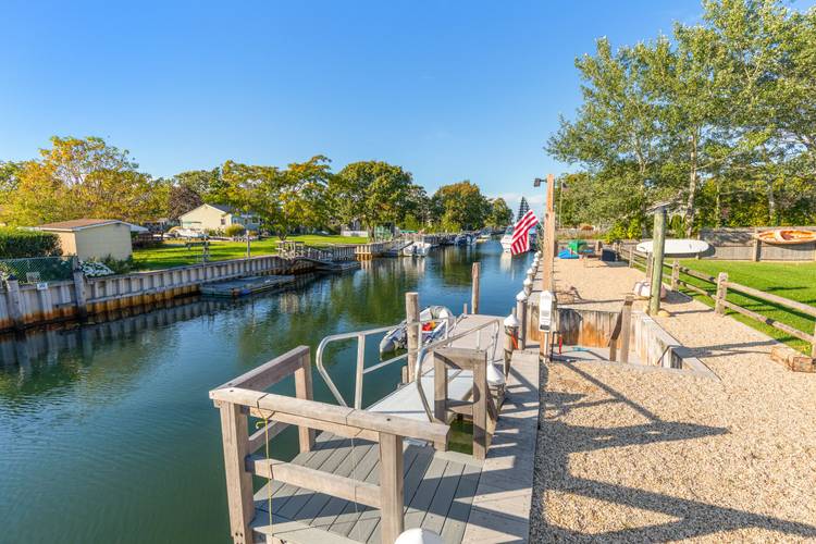 Beautiful Canal front home