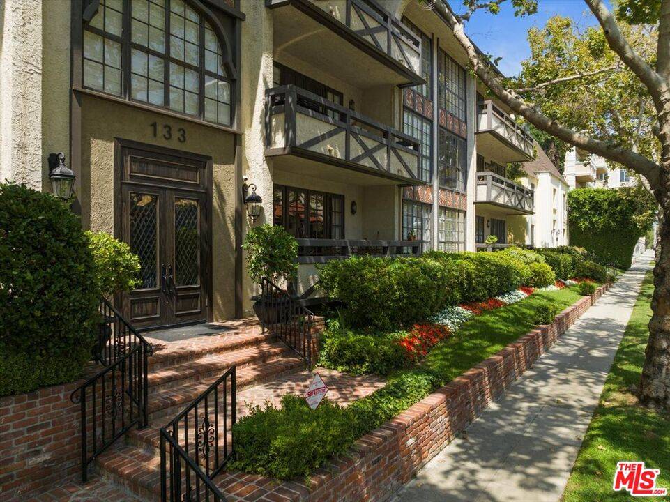 133  S Oakhurst Dr 2.0 Beverlywood LA