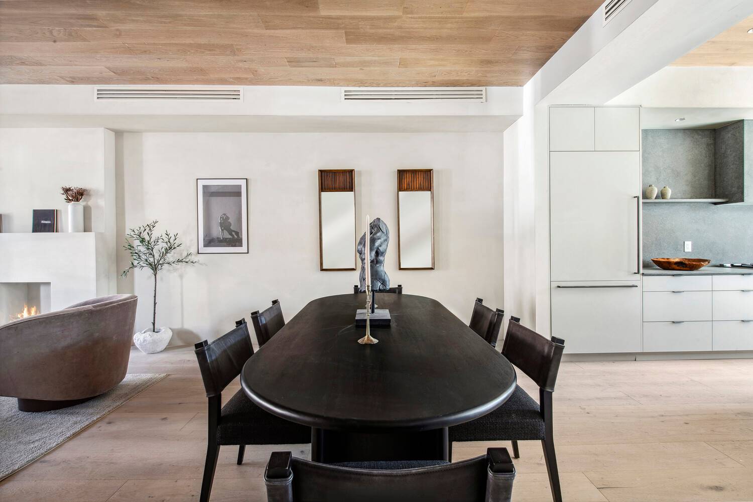 A Modern Townhouse in the Heart of Brooklyn Welcome to 432 Fenimore Street, a stunning three story renovated townhouse that artfully balances classic appeal with crafted elegance.