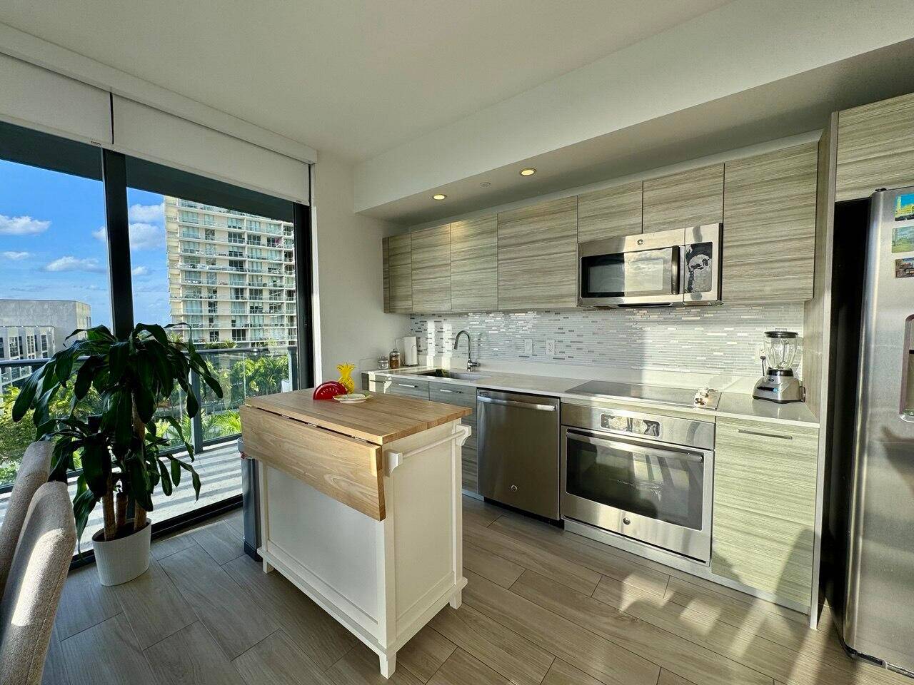 Beautiful 2BD 2BA corner unit at Hyde Midtown offering abundant natural light, modern design, and a smart layout.