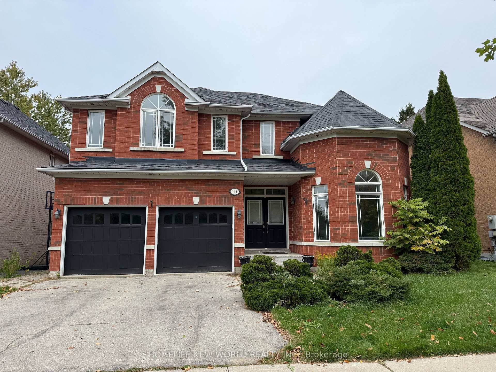 Stunning 4 Bedrooms Detached Home In Lake Wilcox Community.