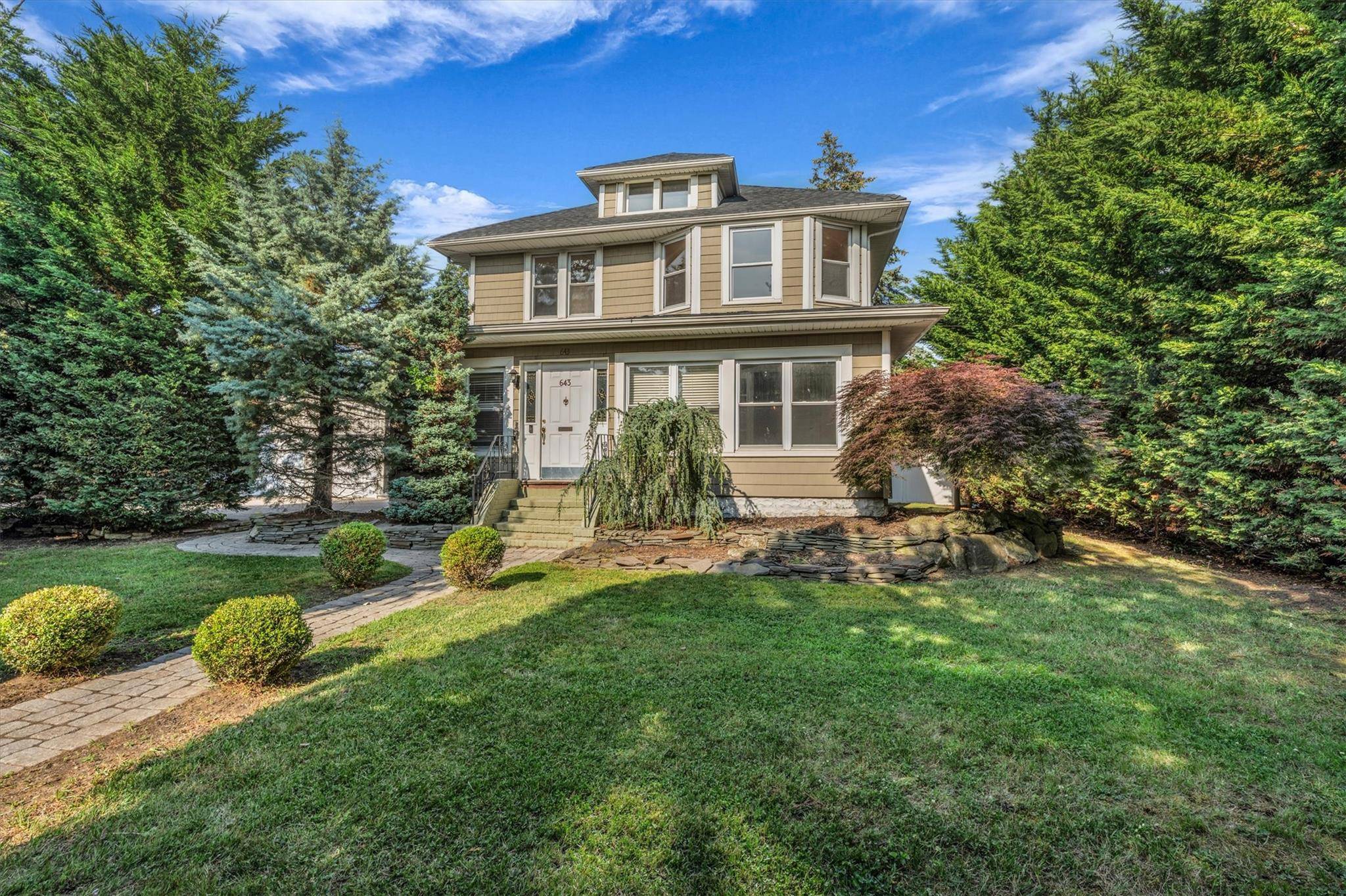 Welcome to 643 Deer Park Avenue !