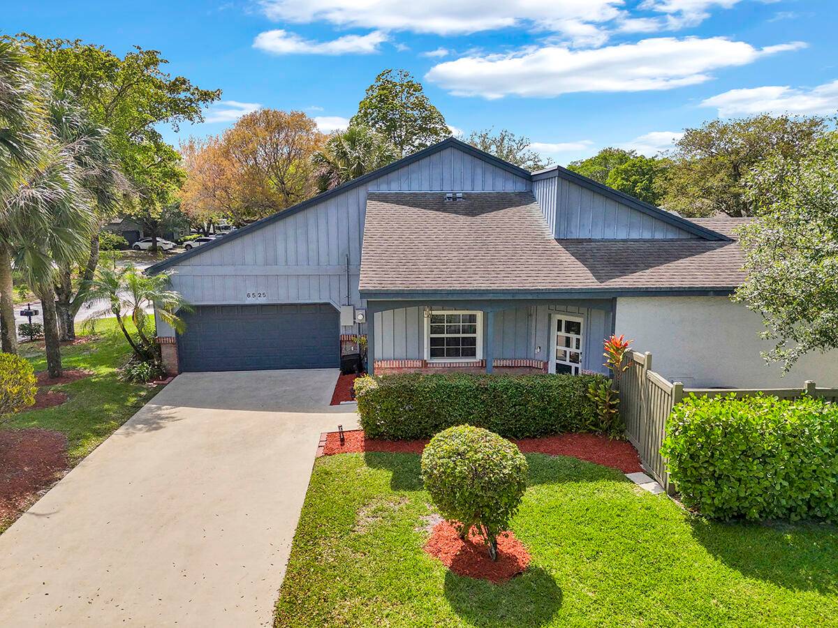 Welcome to your dream home in the heart of Parkland !