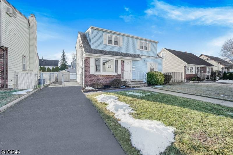 This is the kind of two family buyers wait for.