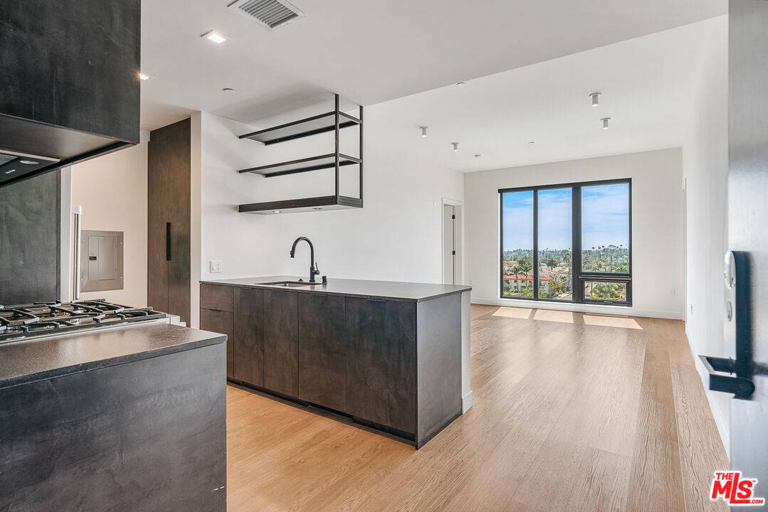 10700 Tabor St 2BR La
