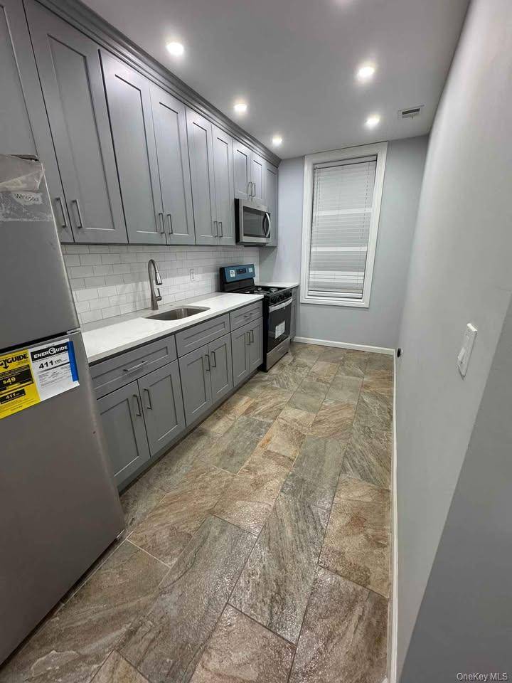 Huge 3BR apartment in Bed Stuy with option for 4th BR or office.