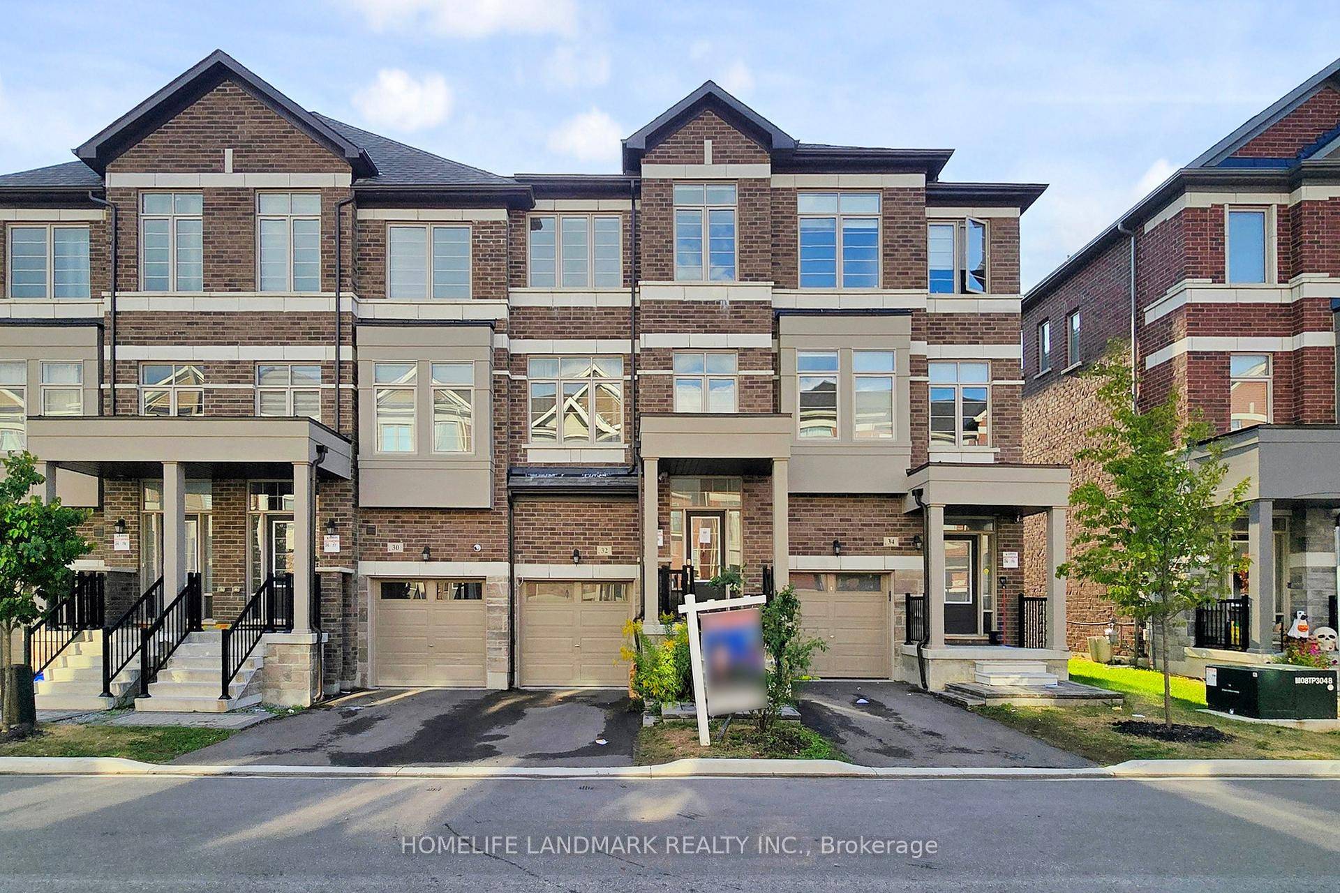 Stunning 2 Year New 4 Bedroom Townhome In Prestigious Box Grove !