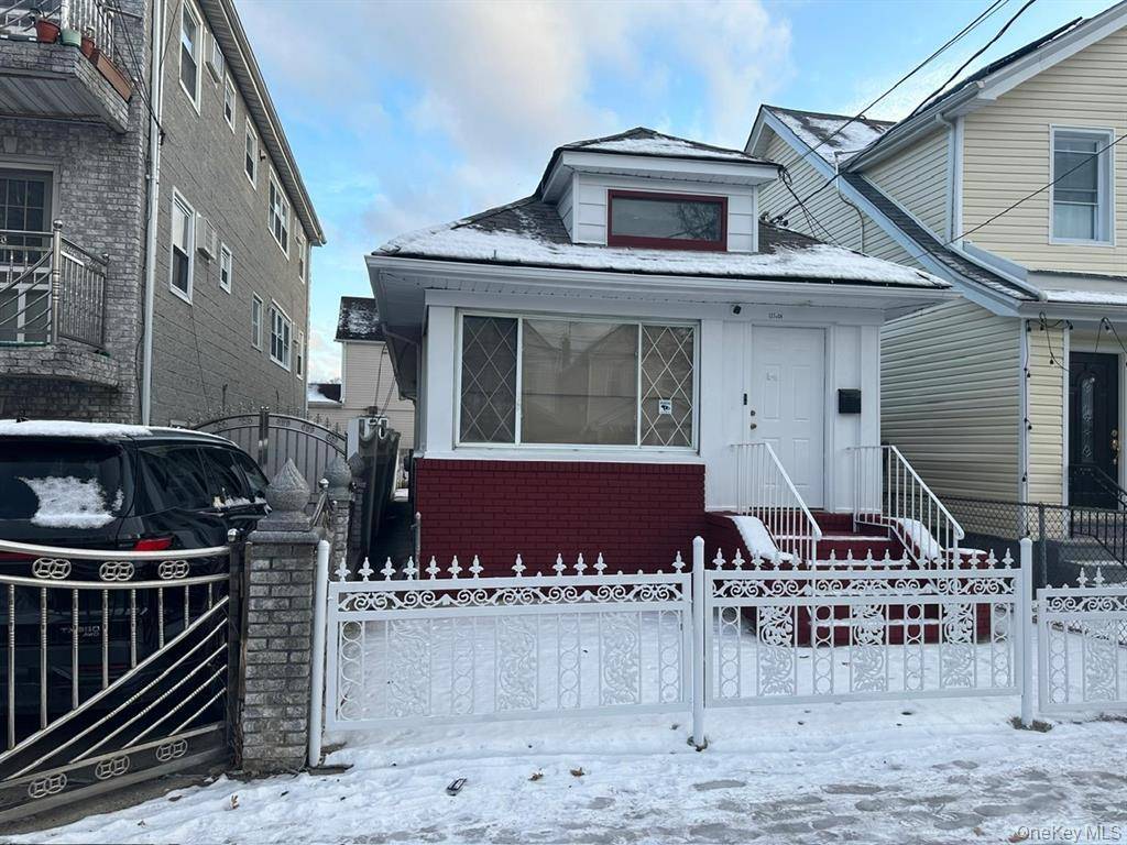 Well maintained single family home located in South Richmond Hill offering a comfortable layout and convenient access to neighborhood amenities.
