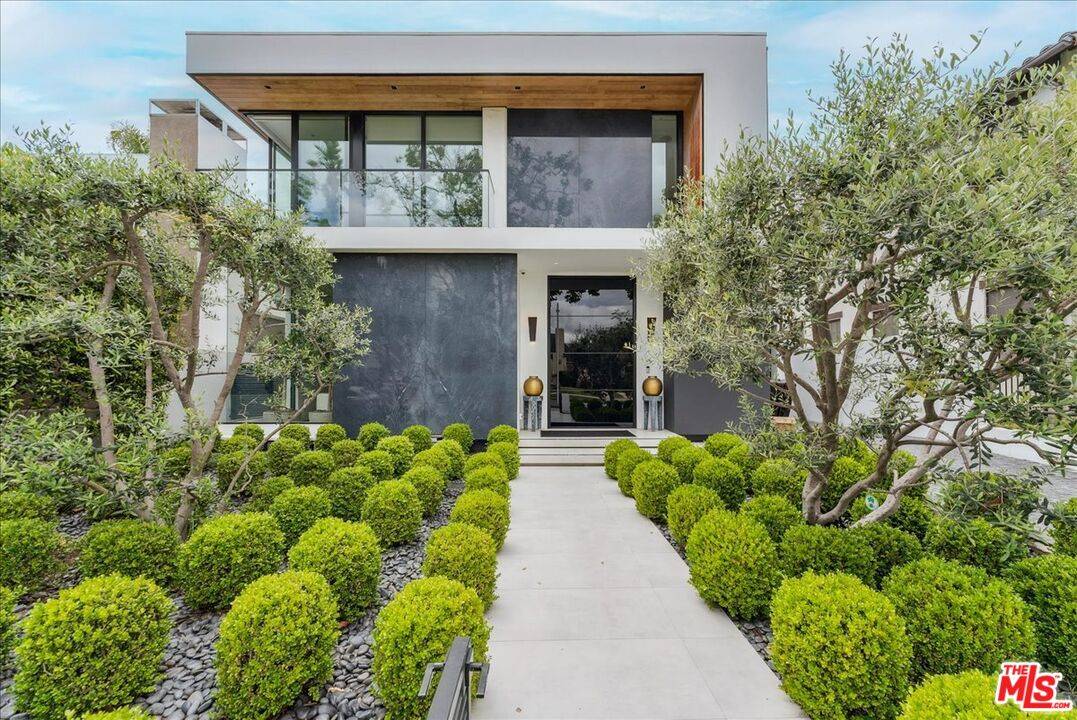 213 S La Peer Dr 4BR Beverly Grove La