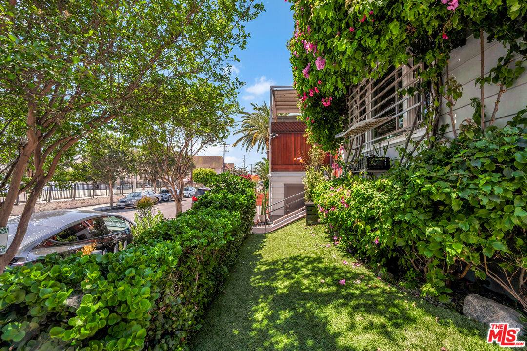 461  N St Andrews Pl 1BR Mid Wilshire La