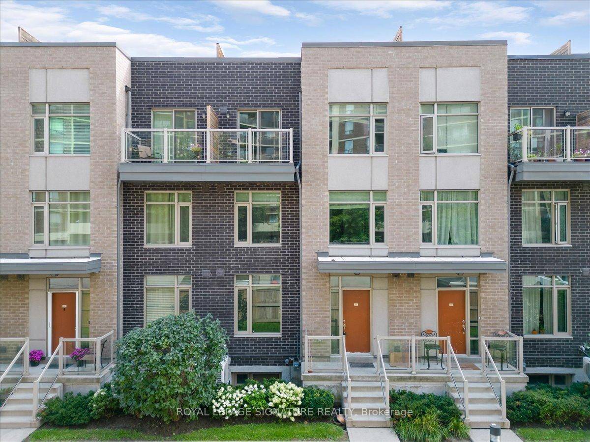 Condo Townhouse close to QEW.