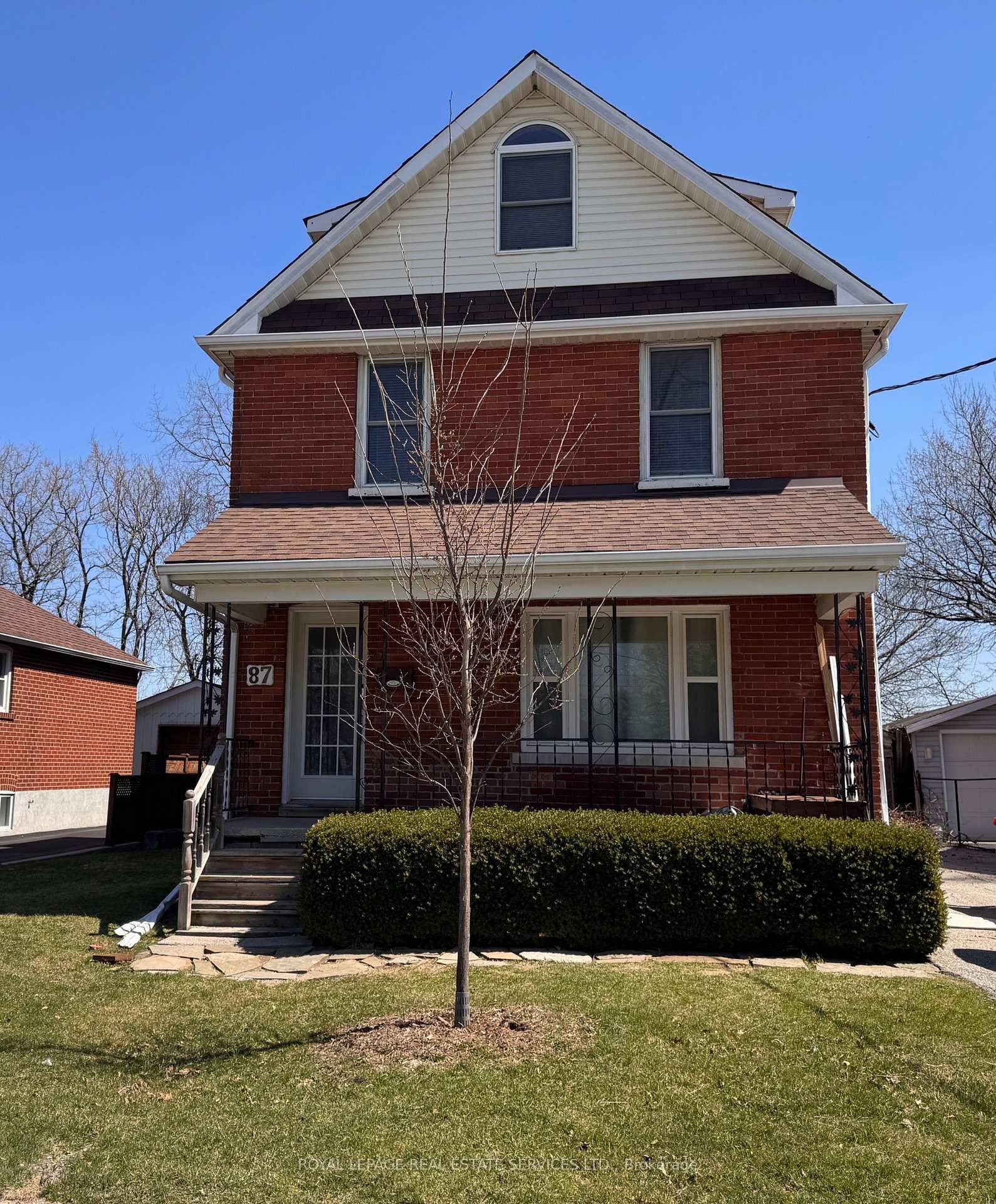 Welcome to this unique and multi level home offering 2 bedrooms plus a versatile denperfect for a home office or study.