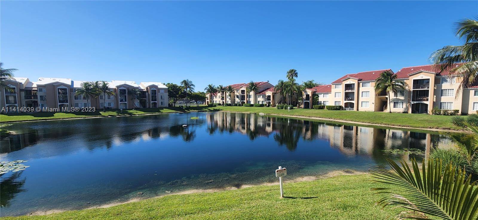 READY TO MOVE IN ! Relaxing waterview await for you after a long day.