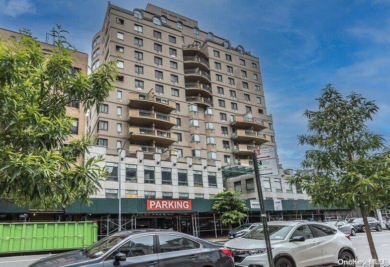 Located at the corner of Main Street and Sanford Avenue in the prestigious Sanford Tower, this fully equipped medical office offers unparalleled convenience and accessibility.