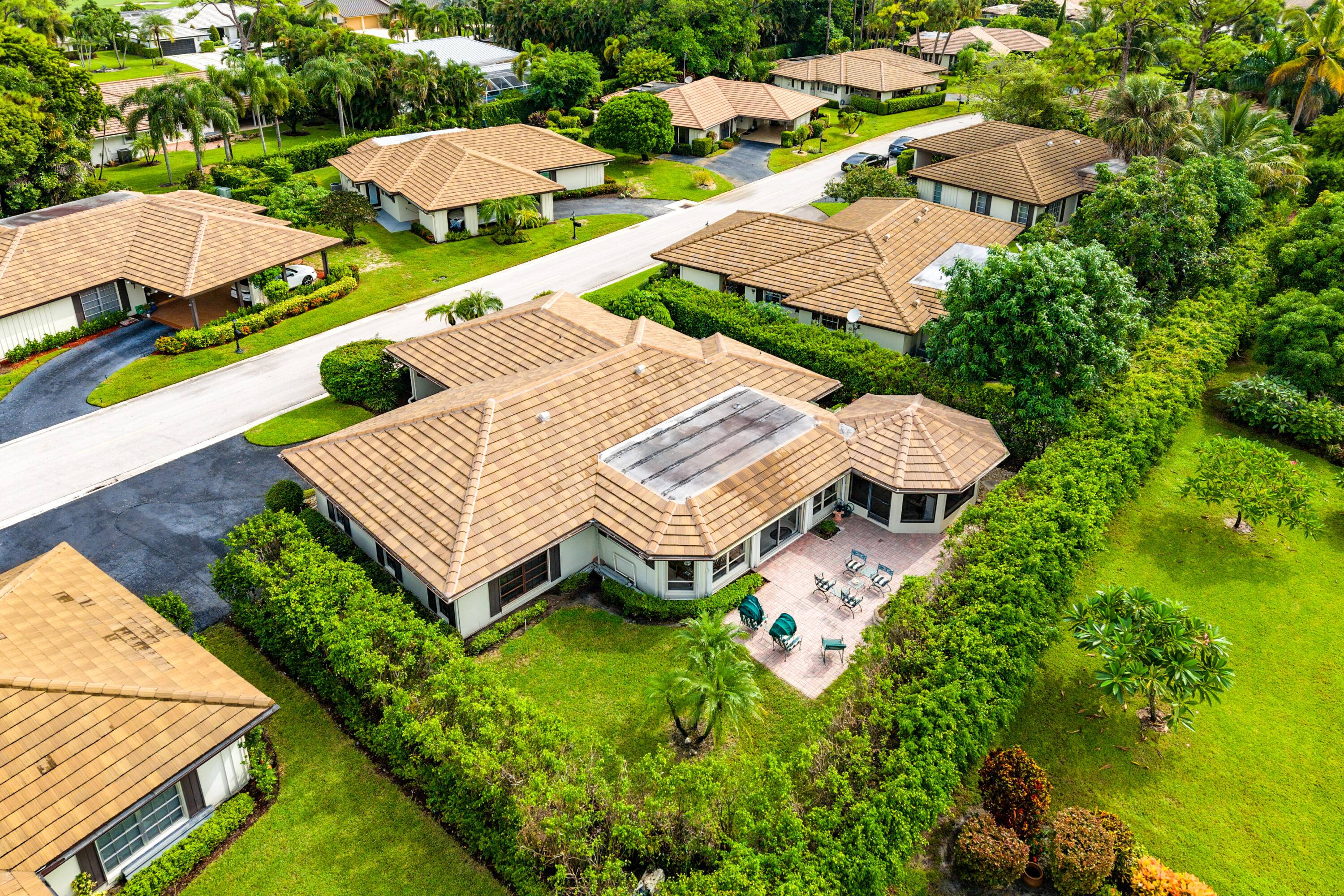 One of a Kind 3 Bed, 2 Bath Detached Villa with Custom Octagonal Screened Patio !