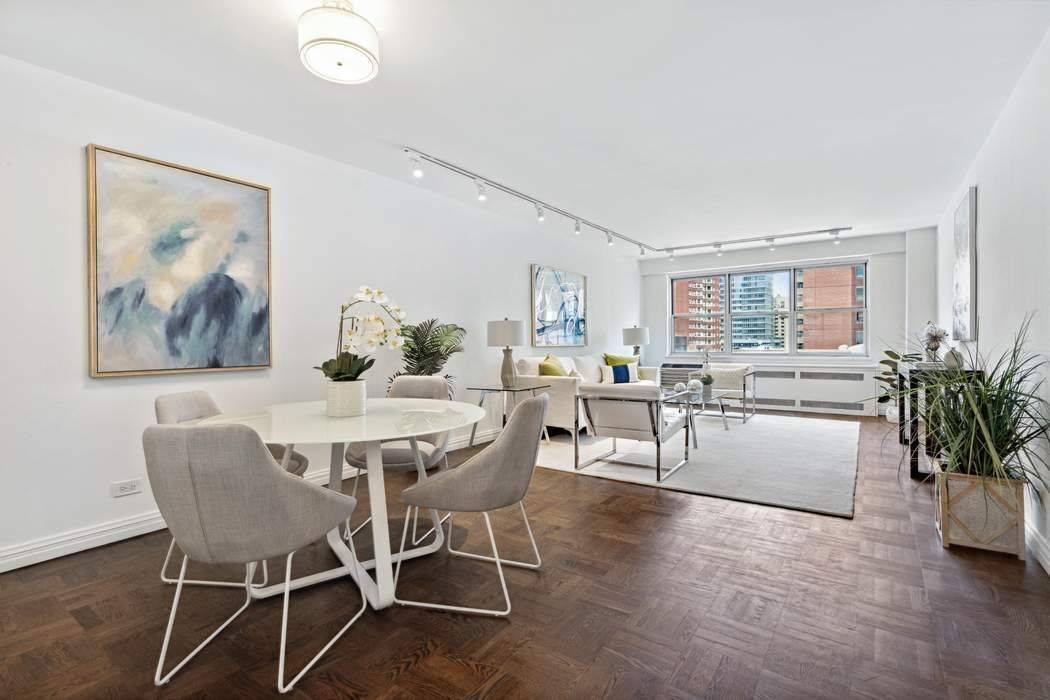 This move in ready 2 bedroom, 2 bathroom residence eagerly awaits its new owner !