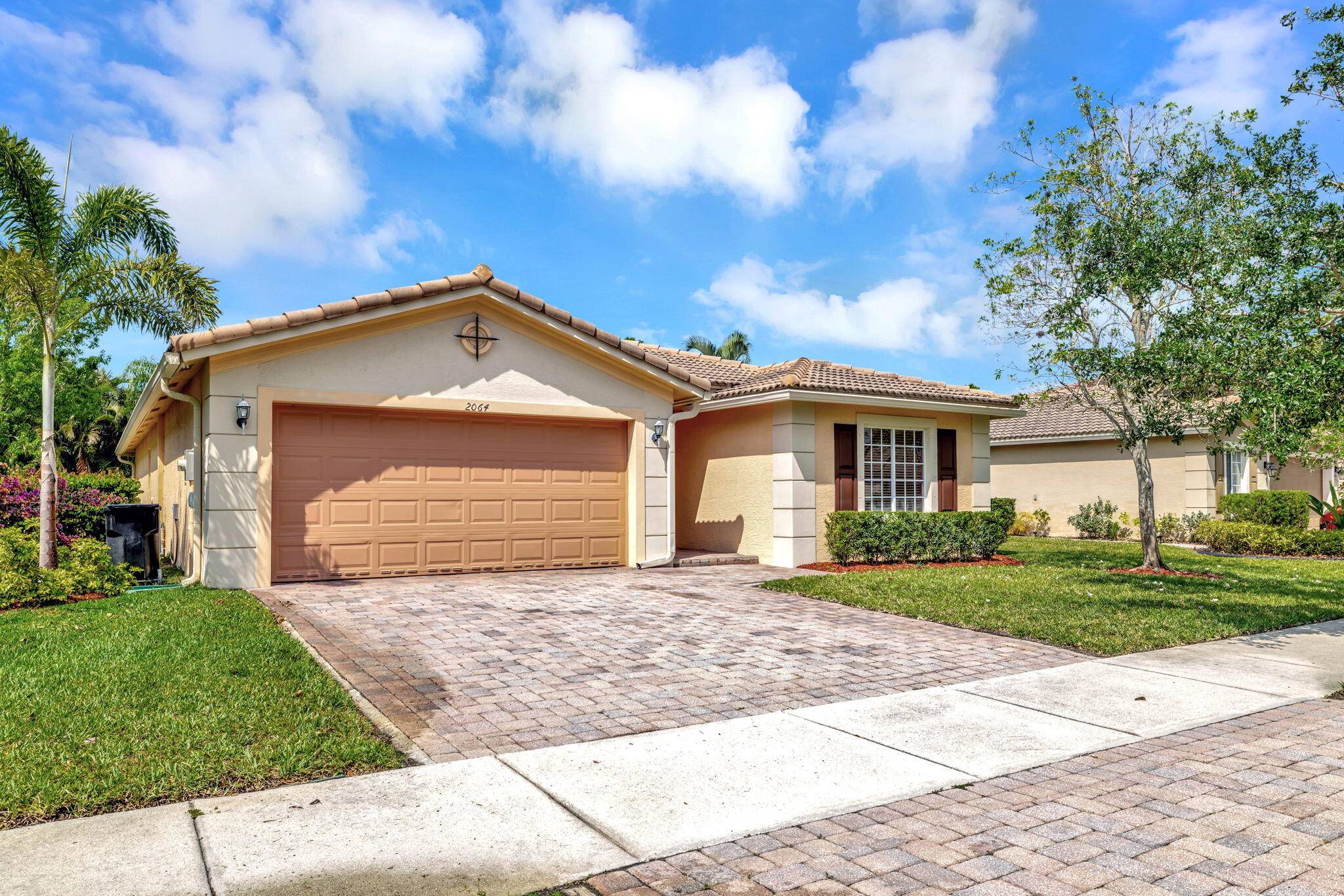Welcome to the beautiful Hudson model a lovingly maintained 3 bedroom, 2 bathroom, 2 car garage home nestled in the highly desirable gated community of Newport Isles.