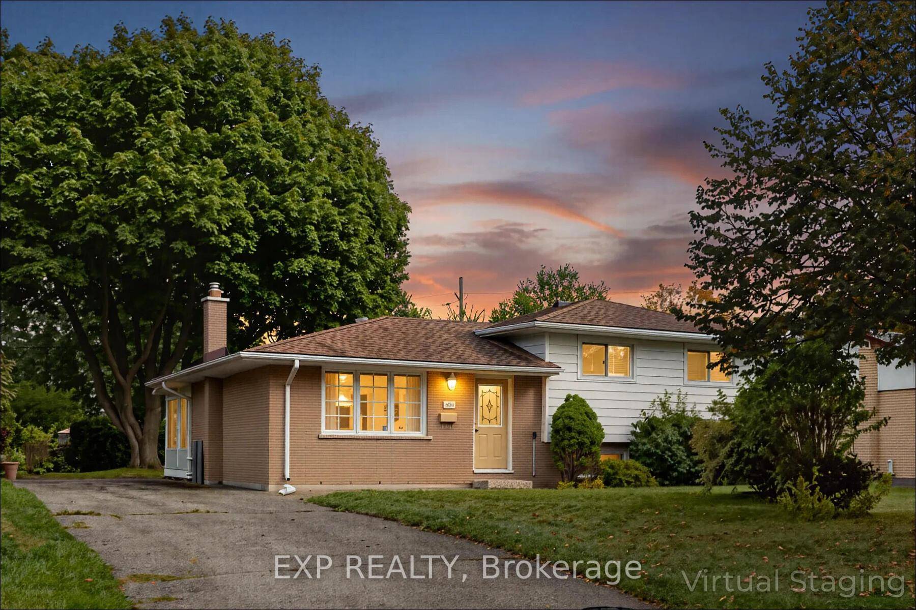 This charming 3 level side split home offers an excellent blend of functionality and comfort, perfect for first time buyers or small families.