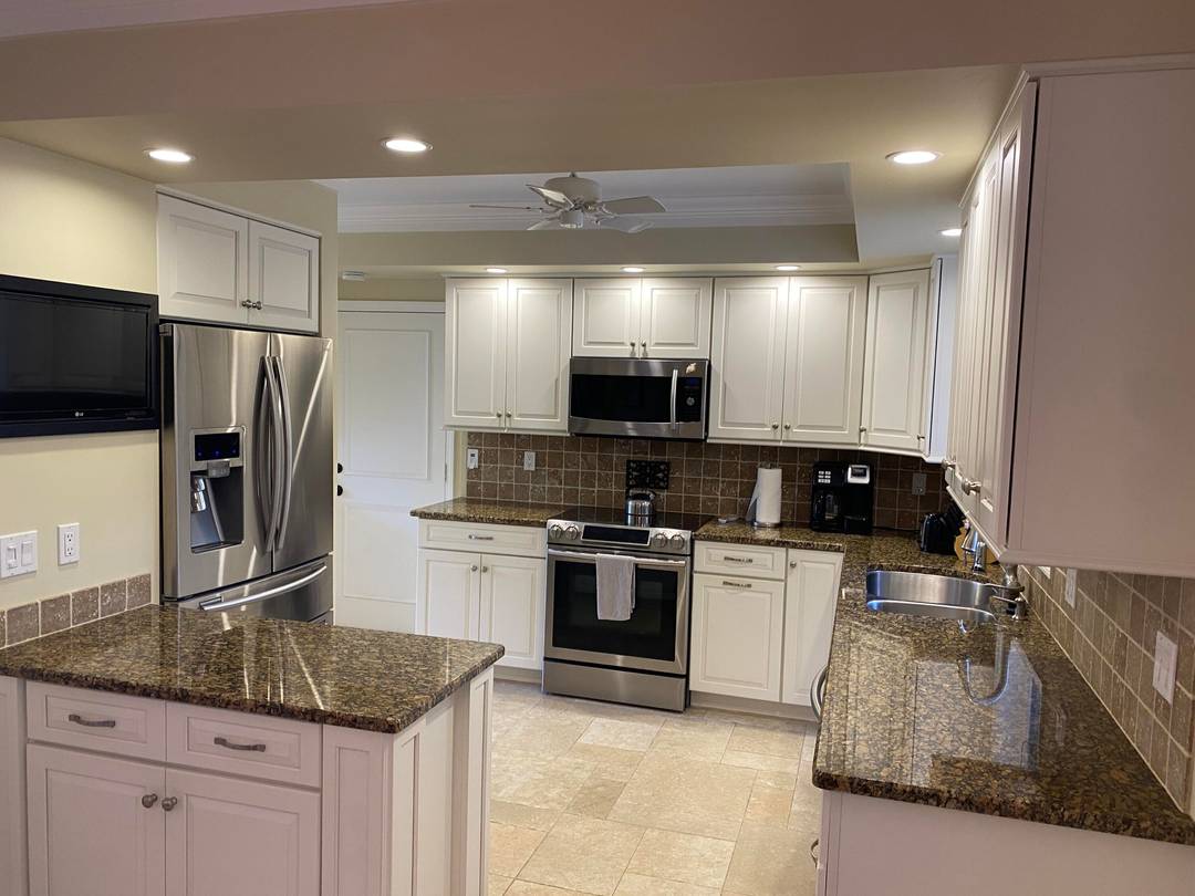 Renovated 2 Bedroom 2 Baths spacious home with beautiful gardens just a stroll away from Public Tennis Facility, exercise Track, Boat Launch, Museum, scenic Memorial Island and Renowned Riverside Theater.