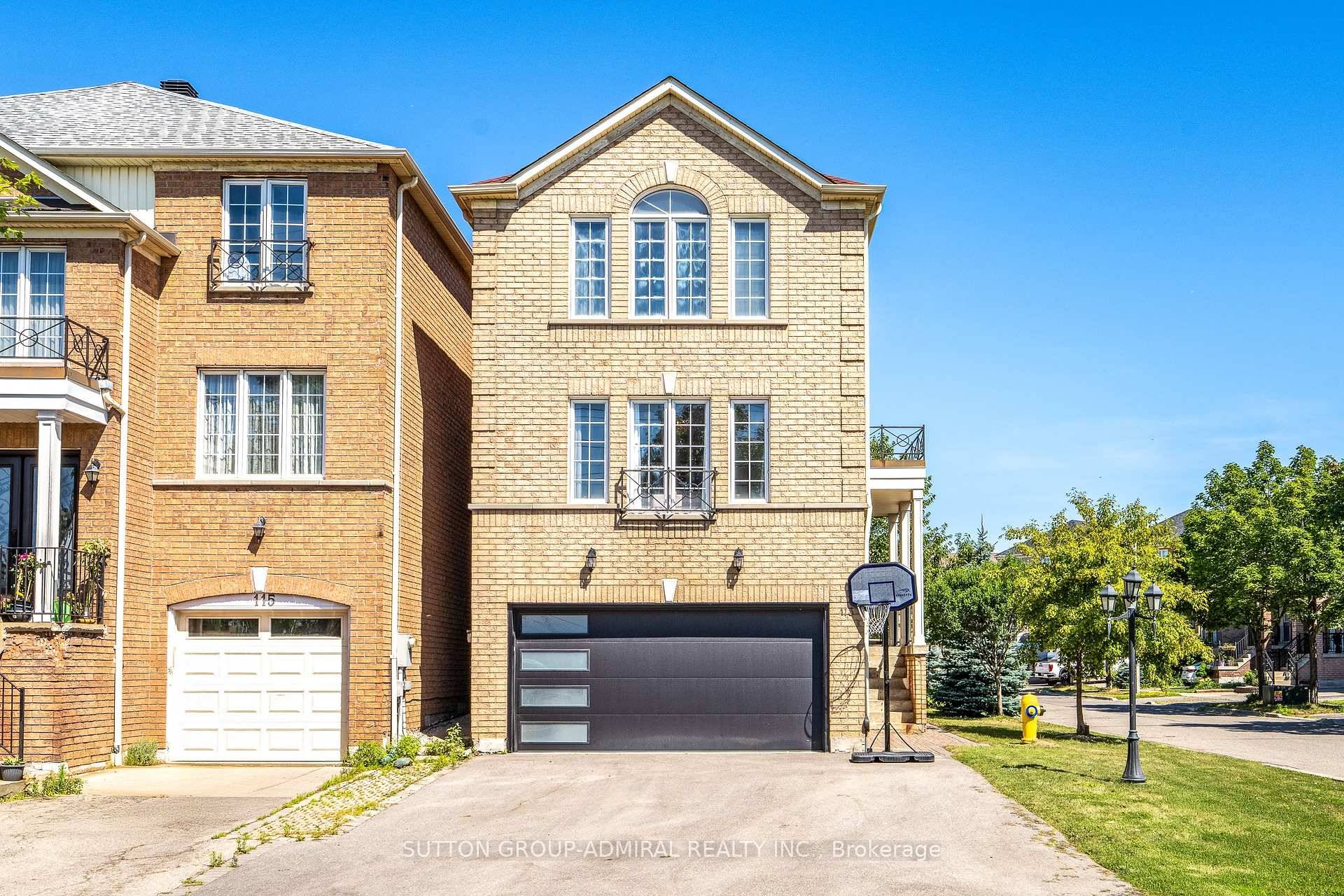 Welcome to this beautiful 3 bedroom, 3 washroom home located in the sought after Thornhill Woods neighborhood this charming property is perfect for families, first time home buyers, downsizers, or ...