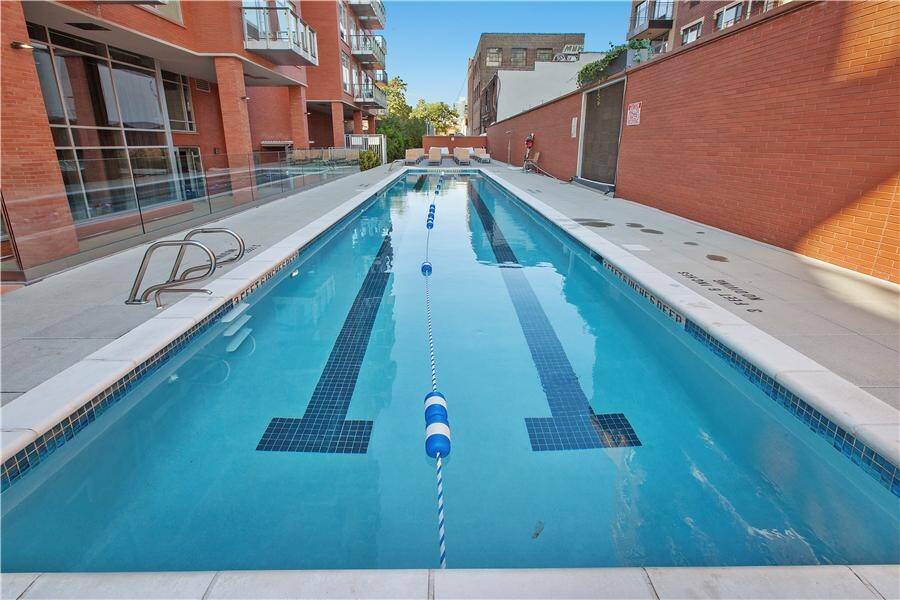 The Crescent Club is a full service modern luxury building in Long Island City, which features amazing 360 degree views of the Manhattan skyline.