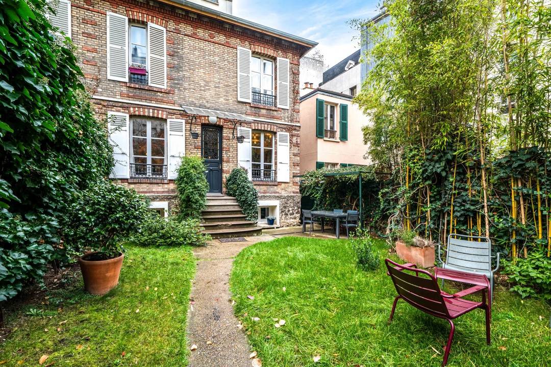 Paris XV - Town house with garden - 112 m2 - 4 bedrooms