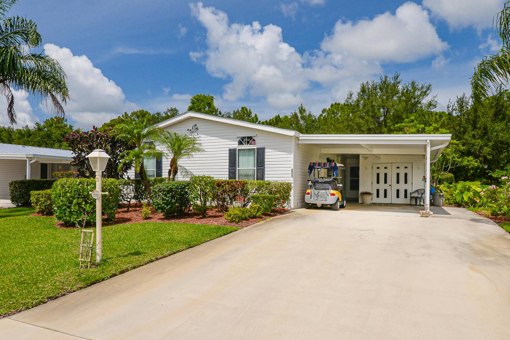 This cheerful, well loved home with vibrant colors won't disappoint !