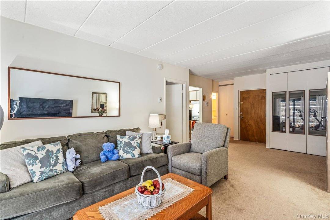 Step into this bright one bedroom condo perched on the upper floor of a well maintained building in a quiet, professional neighborhood.