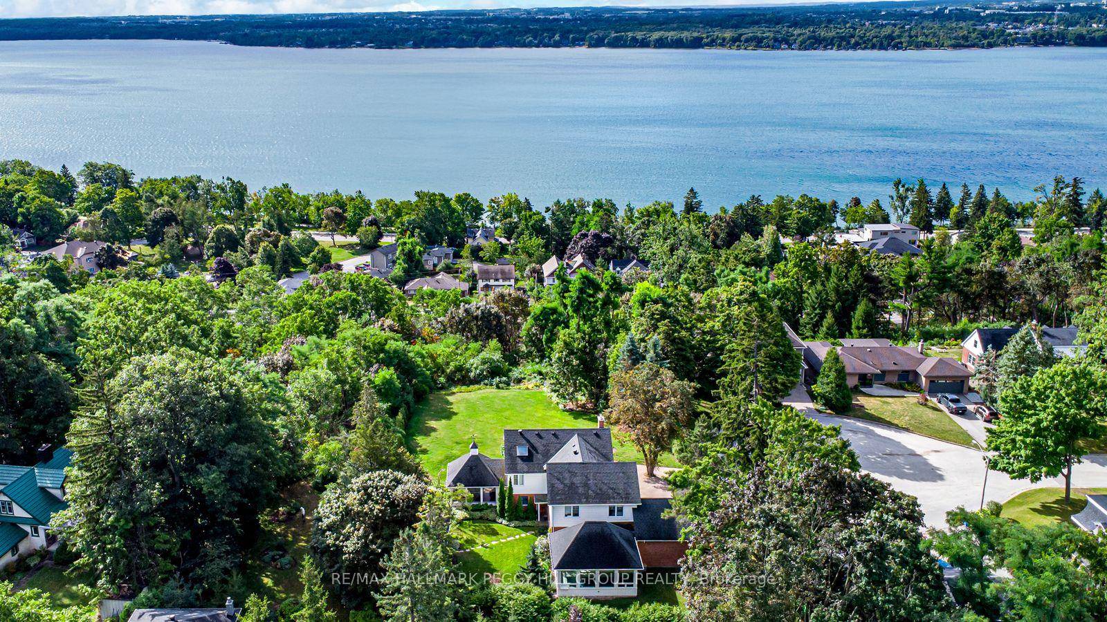 1. 27 ACRE ESTATE IN BARRIE'S COVETED EAST END WITH 4, 500 SQ FT OF REFINED LIVING, A LUSH OUTDOOR OASIS amp ; PANORAMIC VIEWS OF KEMPENFELT BAY A RARE ...