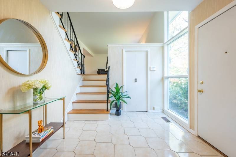 Prime location ! Sun drenched, 3 Bedroom, 2.