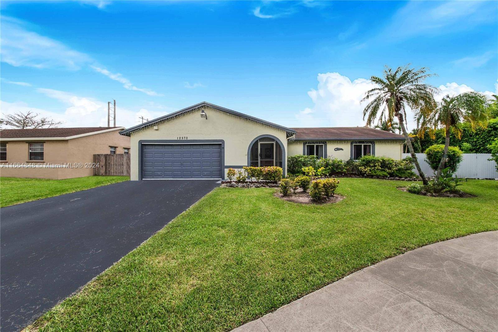 Charming 4 Bedroom 3 bathroom Home with Income Suite on a Tranquil Cul de Sac in Homestead The home features a remodeled kitchen 2021 with quartz countertops, recessed lighting, and ...