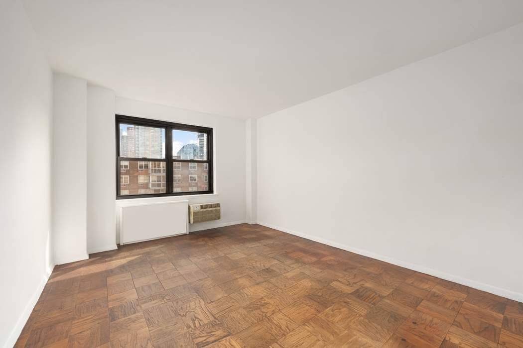 Spacious and Sunny 2BR 2BA Corner Unit with Private Balcony amp ; Panoramic City Views Perched on the 18th floor of 165 West End Avenue, this light filled, corner two ...
