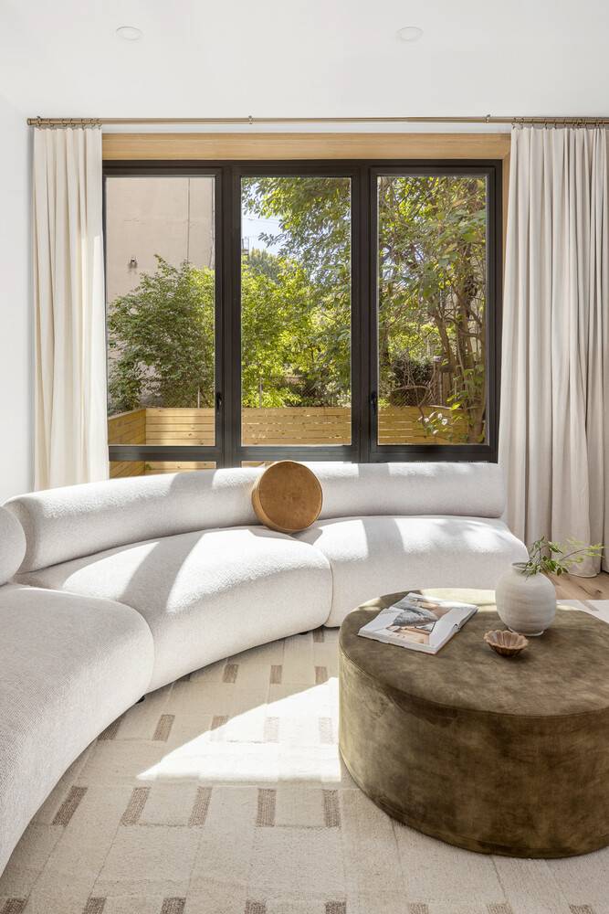 Located in the best part of Park Slope, 275 6th Ave 1 is a stunning townhouse alternative nestled inside of a gorgeous 1920 limestone row house.