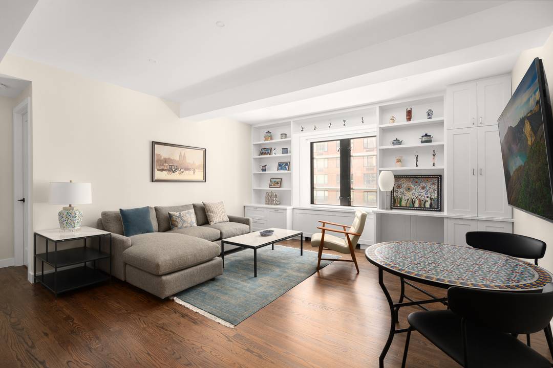 JUST LISTED XXX MINT 1 BEDROM AT THE SOFIA CONDOMINIUM GORGEOUS KITCHEN WITH ALL NEW STAINLESS STEEL APPLIANCES BEAUTIFUL HARDWOOD FLOORS THROUGHOUT GENEROUS CUSTOM CLOSETS LOTS OF STORAGE AND BUILT ...