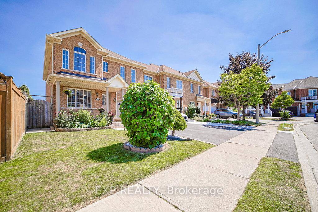 Welcome to this beautifully maintained end unit townhouse located in the highly sought after Fletchers Meadow community !
