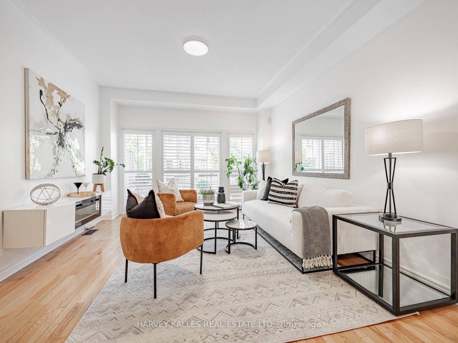 Welcome to 52 Market Garden Mews, where luxurious living meets everyday convenience.