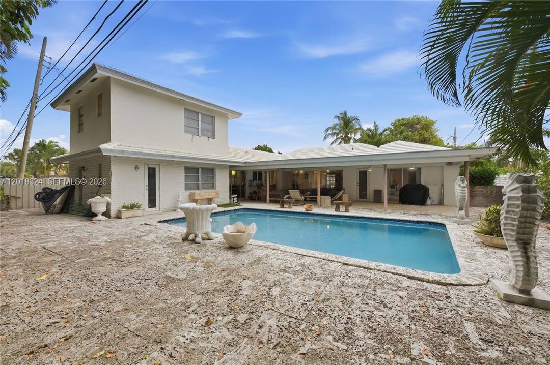 Beautifully maintained 4 bedroom, 3.