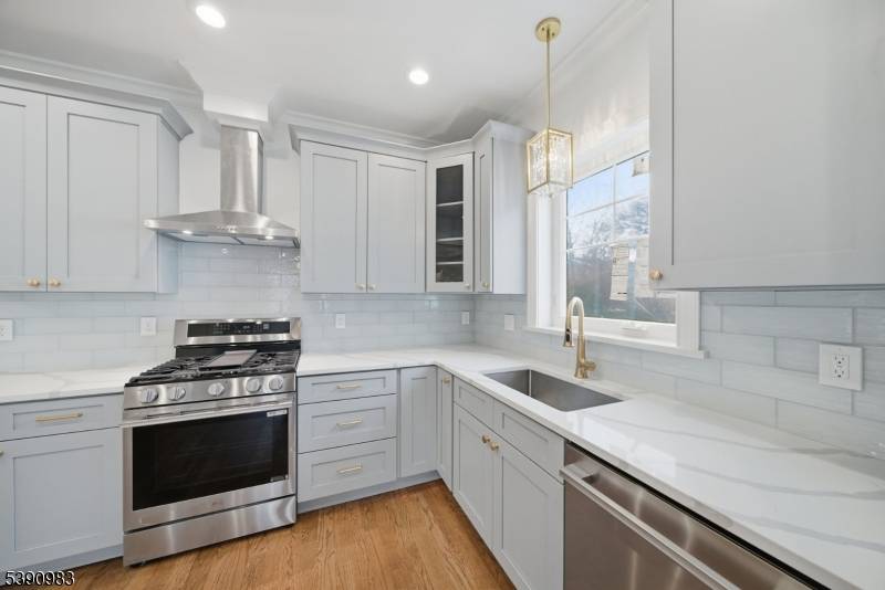 NEWLY CONSTRUCTED 3 BRM JUST STEPS AWAY FROM THE LAKE,.