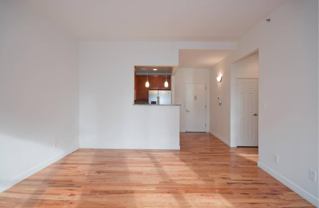 Bright, Investor Friendly Harlem Condo Spacious Fifth Floor One Bedroom with Custom Upgrades Welcome to this sunny, south facing one bedroom, one bathroom market rate condo offering approximately 710 square ...