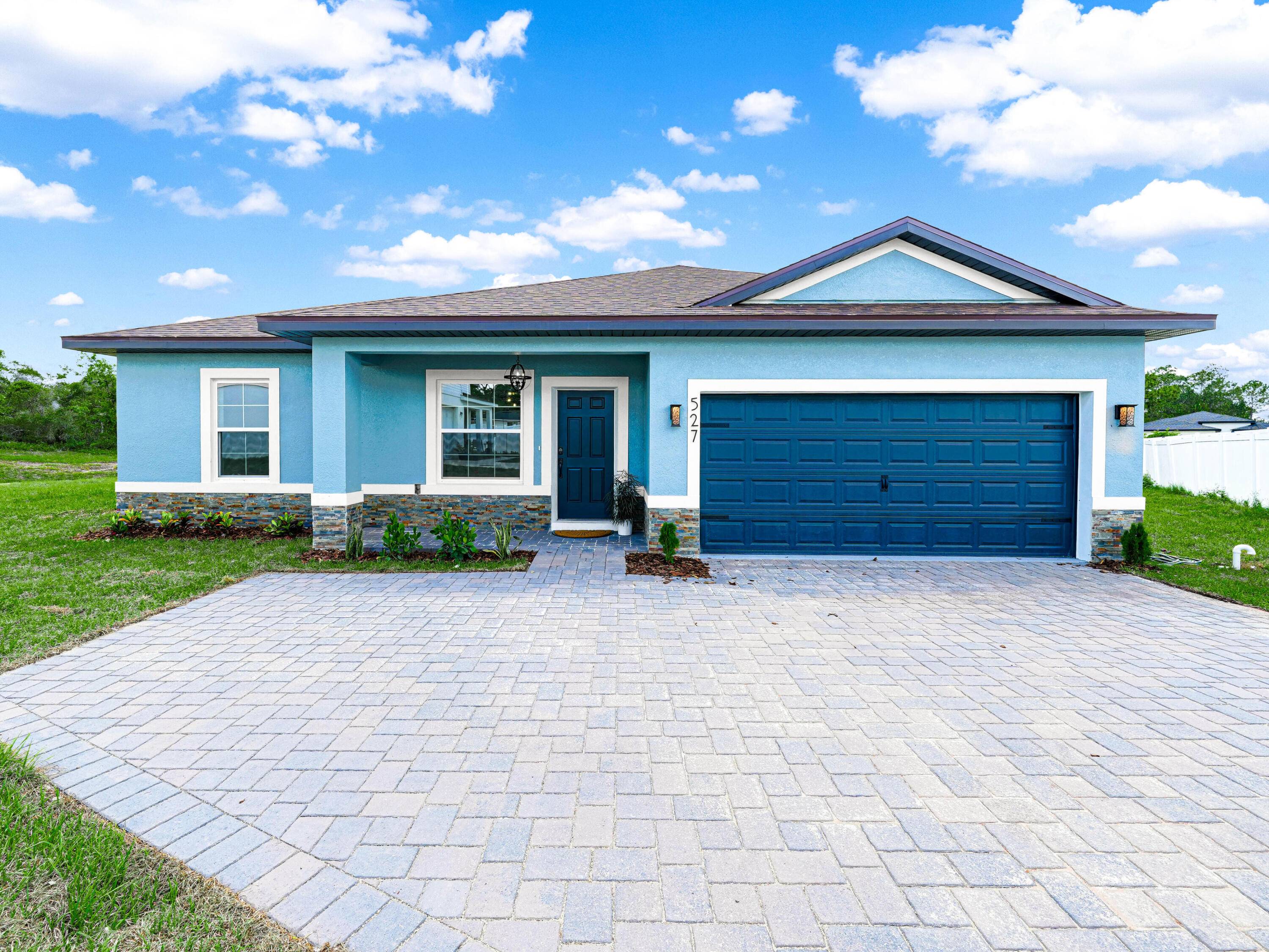 OVERVIEW BEAUTIFUL 4 bed 3 bath, single family house, boasting 2, 290 ft under roof, with 1, 710 ft under A C, located in the highly desirable Association of Poinciana ...