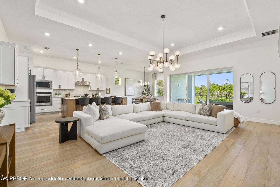 Experience the luxury and elegant living of Avenir.