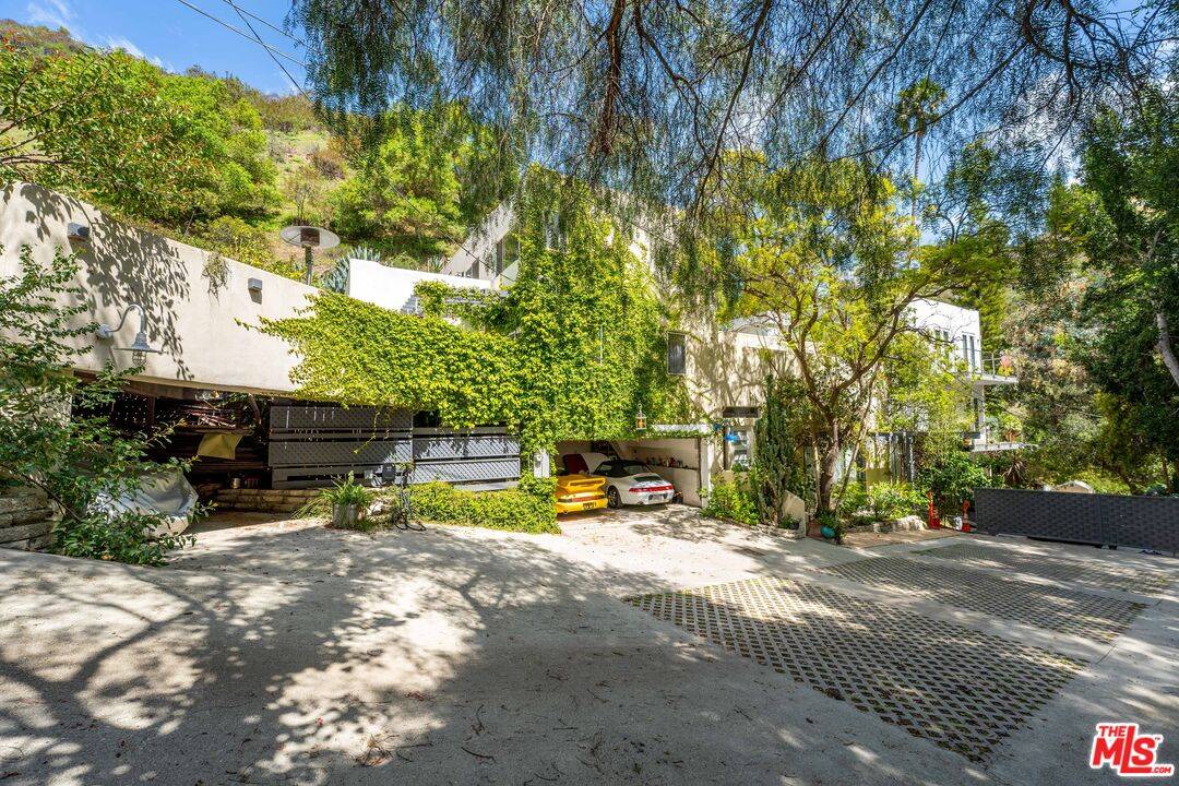 1001 N Beverly Glen Blvd 3BR Bel Air La