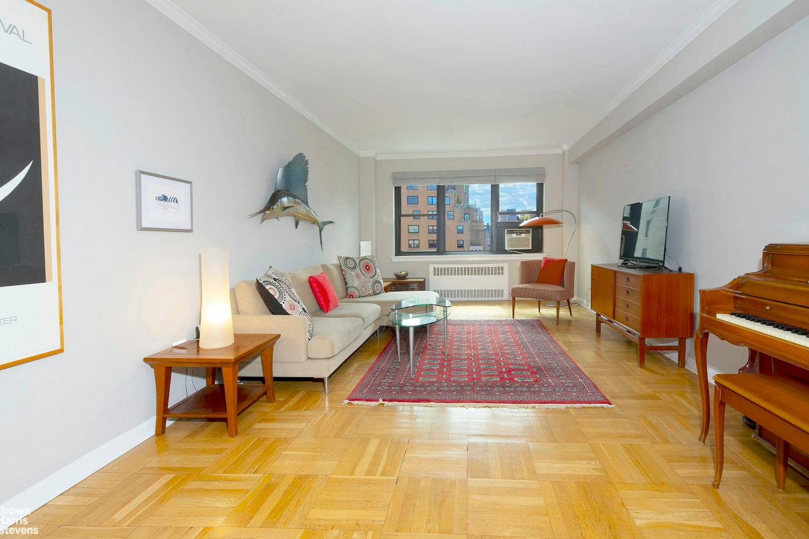 PRIME W70s FULL SERVICE SUNNY, CORNER, RENOVATED 2BD 1BAThis renovated, corner two bedroom one bath home faces east and north and offers an open cityscape view with plenty of blue ...