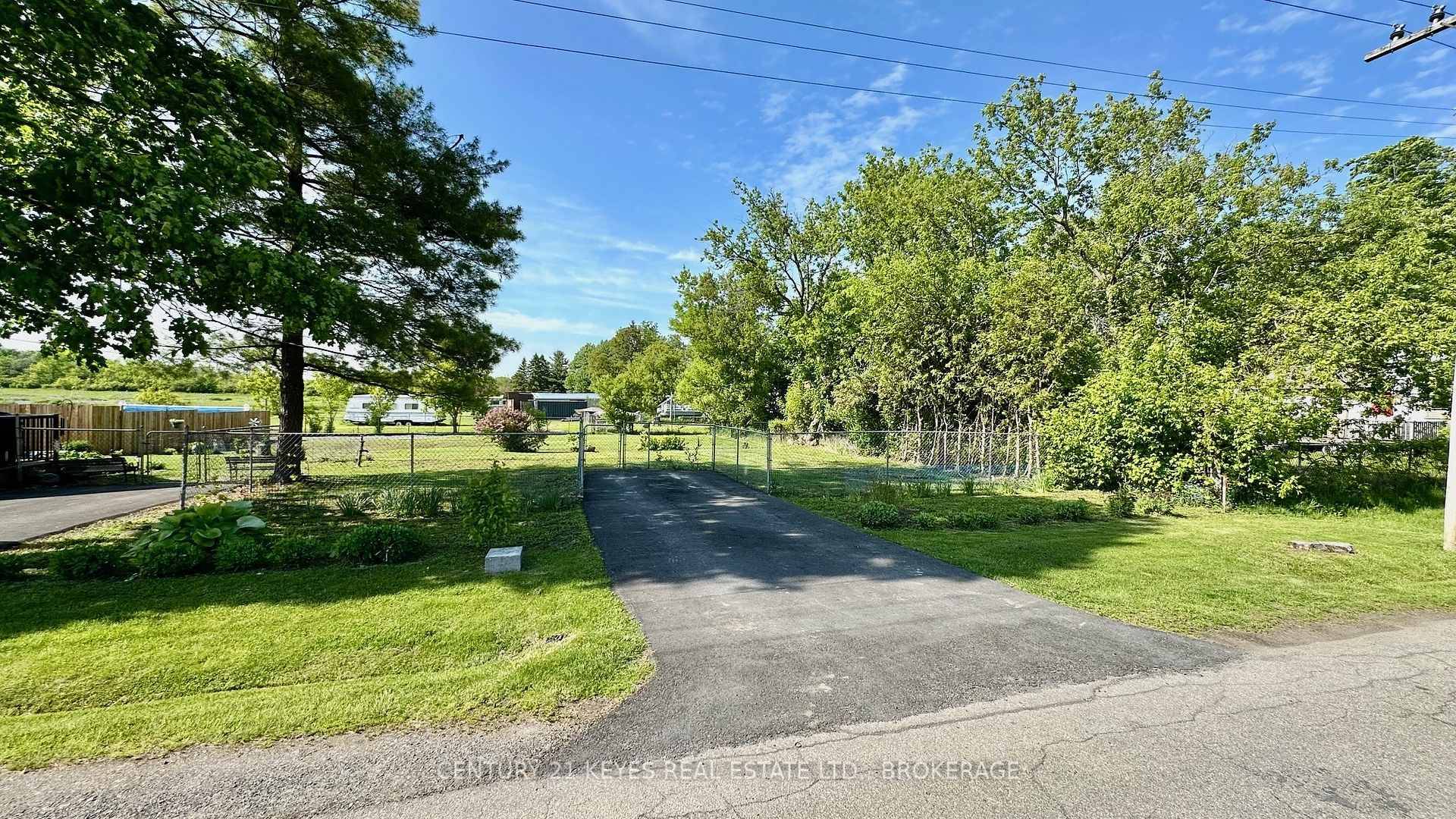 FULL 60' X 120' TOWN OF GANAOQUE BUILDING LOT.