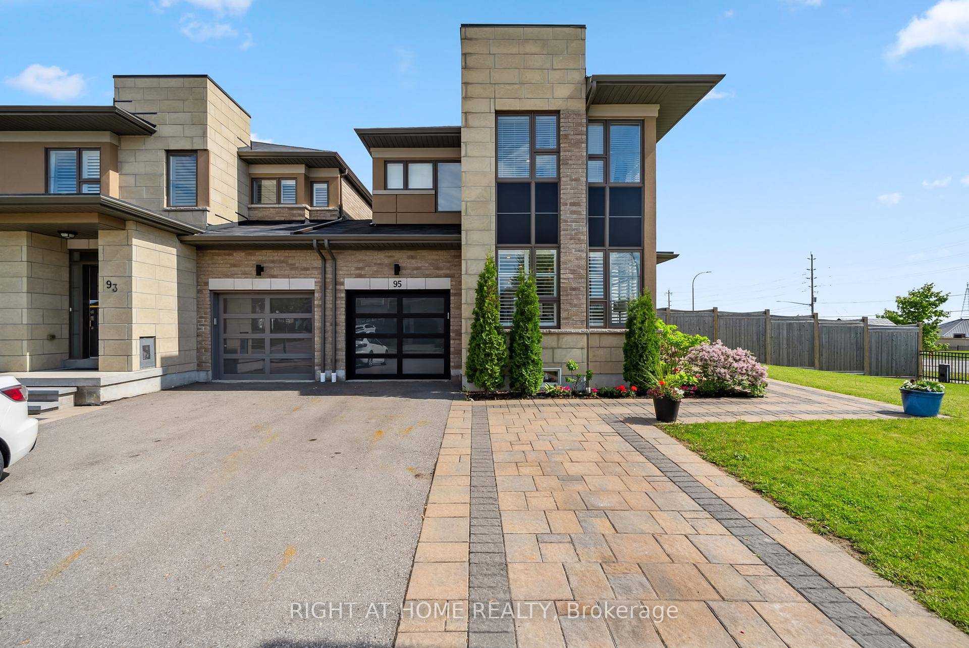 Introducing this exquisite, End unit link home situated on a rare and expansive 75.