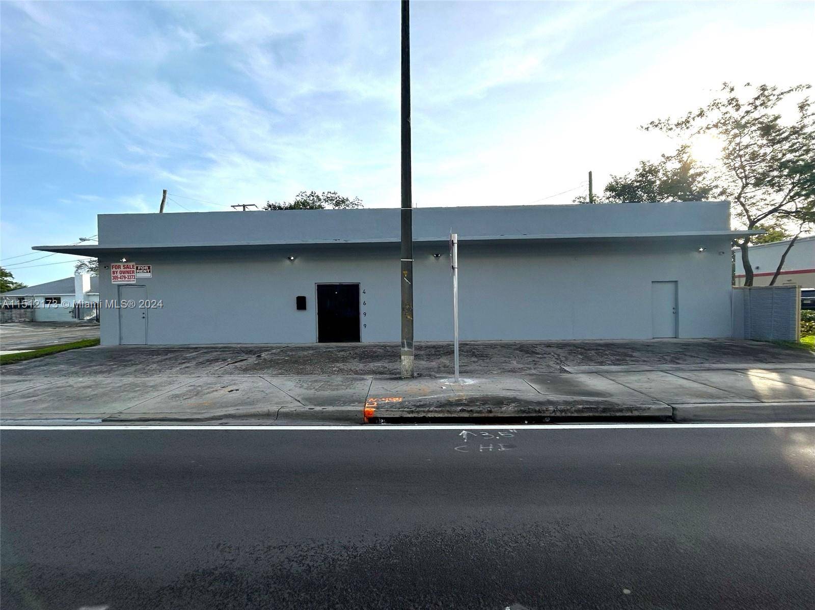 Great freestanding retail building in central Miami.