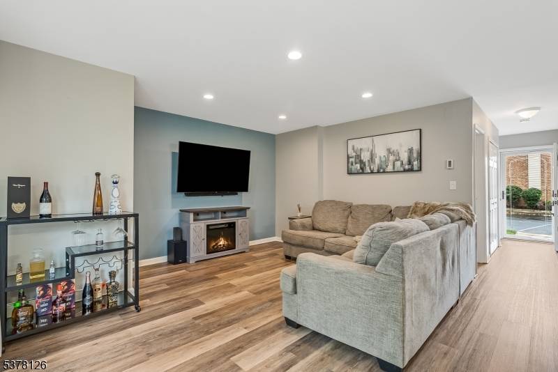 Welcome to this beautifully renovated condo in the desirable Claremont Hills community.