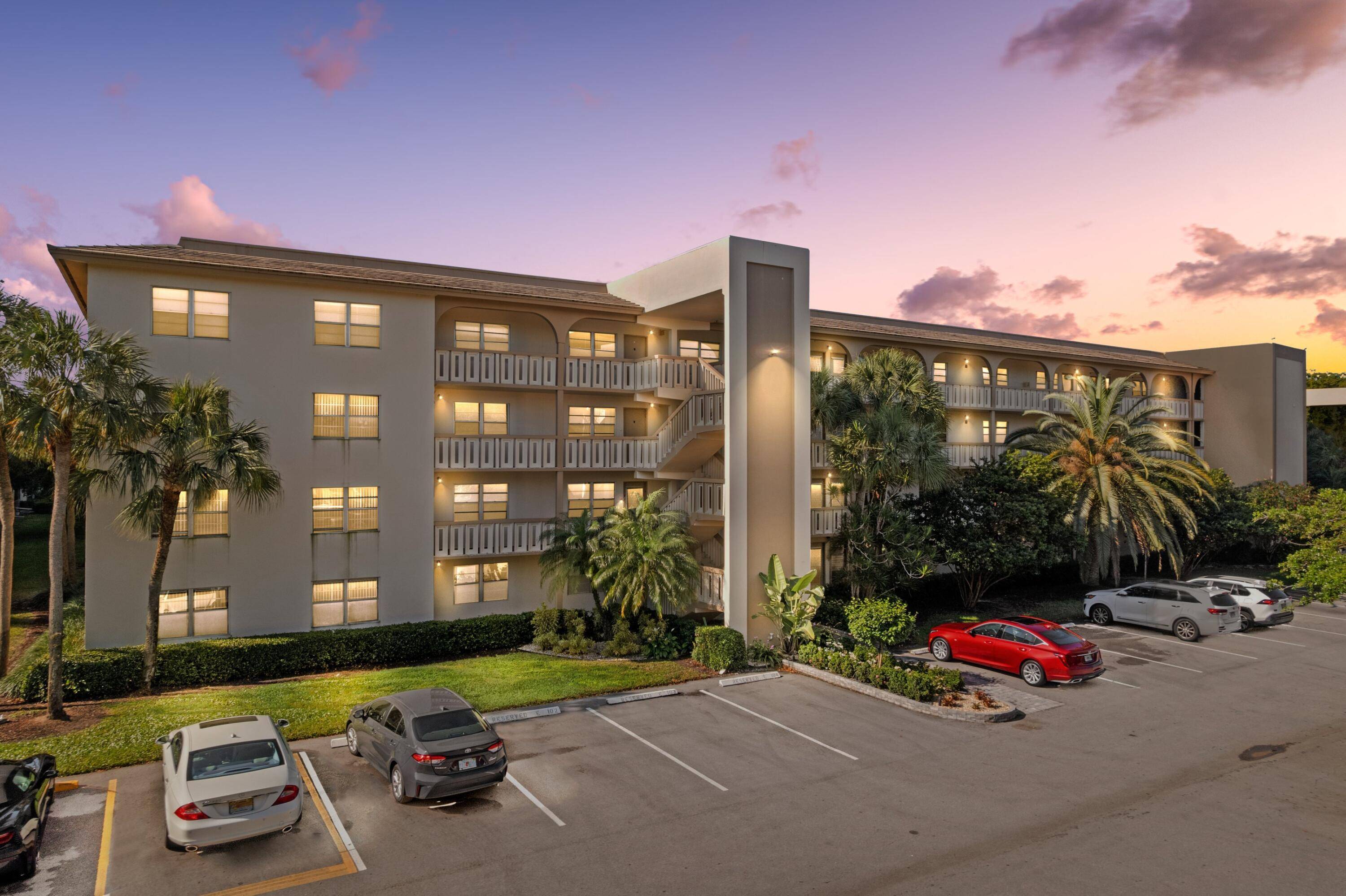 GORGEOUS WATER'S EDGE CONDO SPECTACULAR 55 COMMUNITY OF WYNMOOR BIKE JOG PATHS BREATHTAKING GOLF VIEWS WATER VIEWS OPEN GREEN SPACE Bright Open Floor Plan Tile Floors Beautiful Eat in Kitchen ...